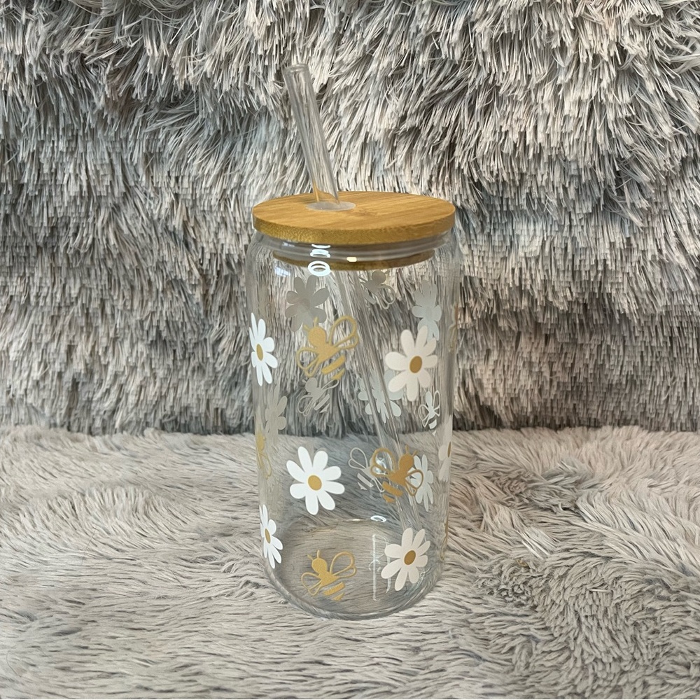 🐝 Bee and Daisy Glass Tumbler with Straw